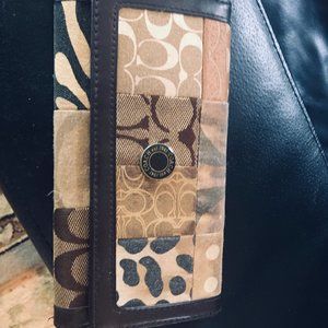 Coach trifold wallet w C's Logo